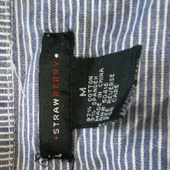 Strawberry stretch button down top size medium (junior) - Picture 2 of 5